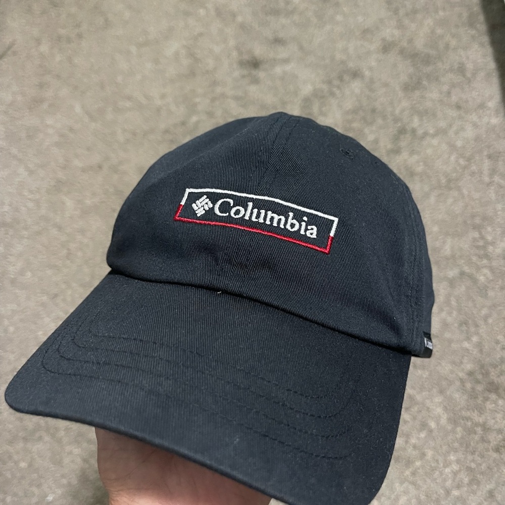 Columbia Black Hat Classic Logo Curved Brim